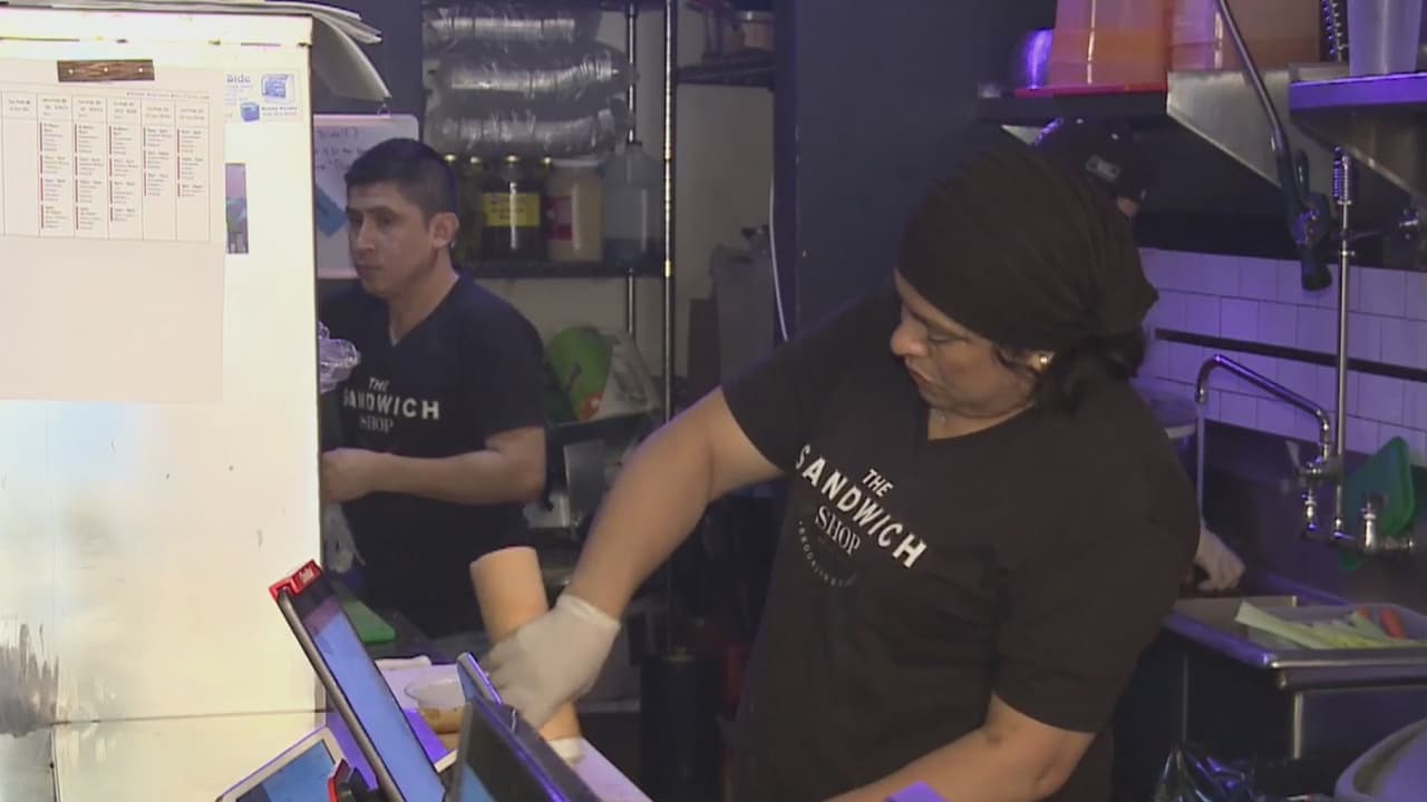 "Arréglalo, no lo multes": NYC expande política de alivio a pequeños negocios