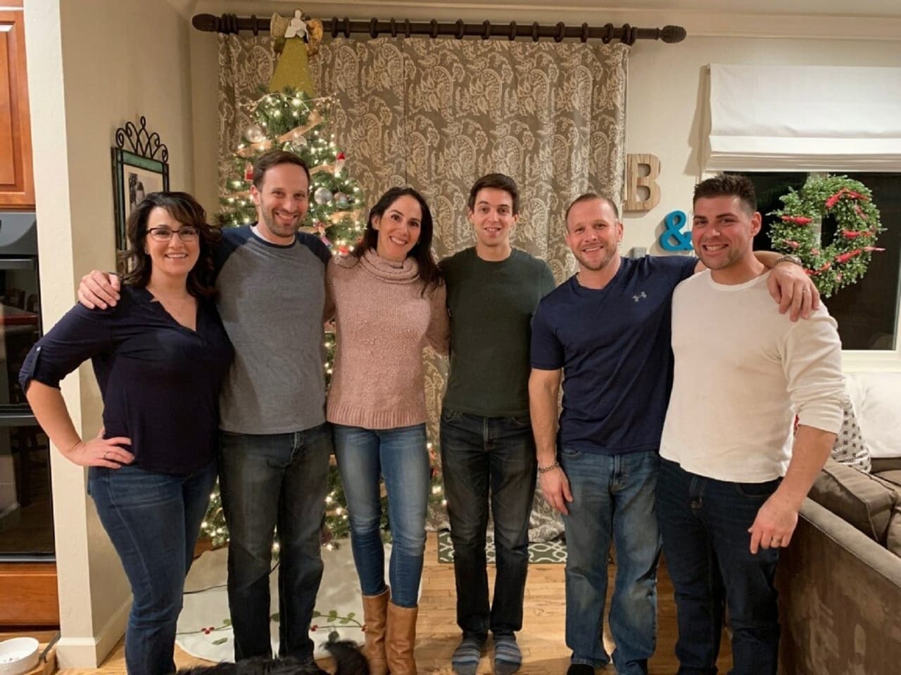 Creía que era hija única pero descubre que tiene 29 hermanos gracias a un test de ADN