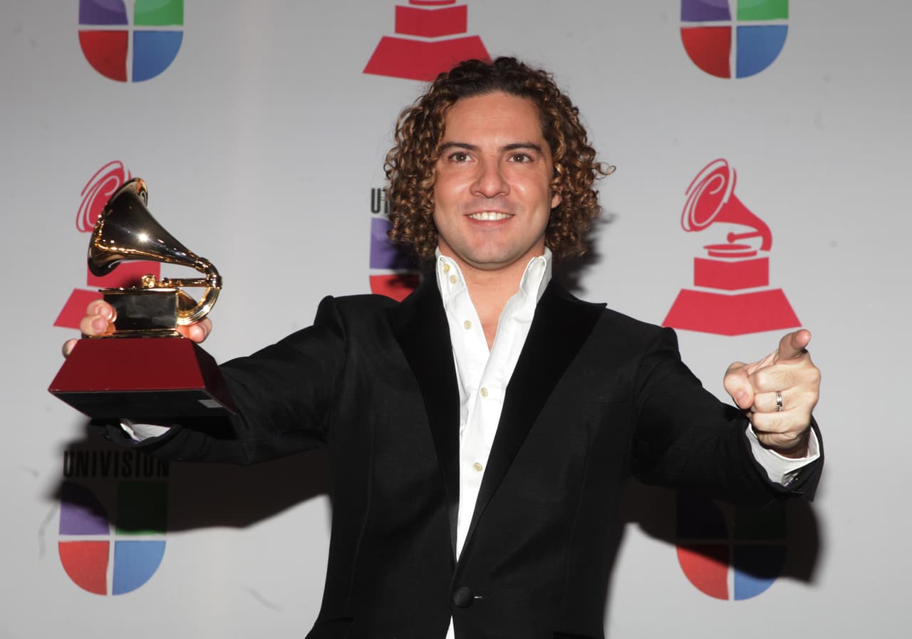 Además en 2009 se llevó el Latin GRAMMY a Canción del Año por 'Aquí Estoy Yo' y en 2012 otro gramófono en la categoría 'Mejor Álbum Vocal Pop Tradicional' por su trabajo Una Noche en el Teatro Real.