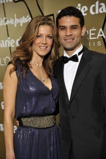 En el escrito, que leyó ante la cámara, acusó que su ex y su actual esposa, 
<b><a href="https://www.univision.com/entretenimiento/jaydy-michel-por-fin-sale-a-demostrarle-apoyo-a-su-esposo-rafael-marquez" target="_blank">la modelo Jaydy Michel</a></b>, se dirigen a ella con una serie de insultos. 
<br>