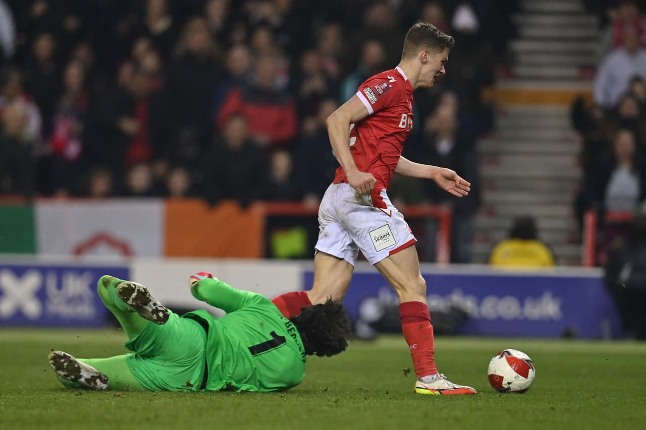 El Liverpool batalló más y apenas venció por 1-0 al Nottingham Forest para certificar su pase a las Semifinales, donde enfrentará al Manchester City.