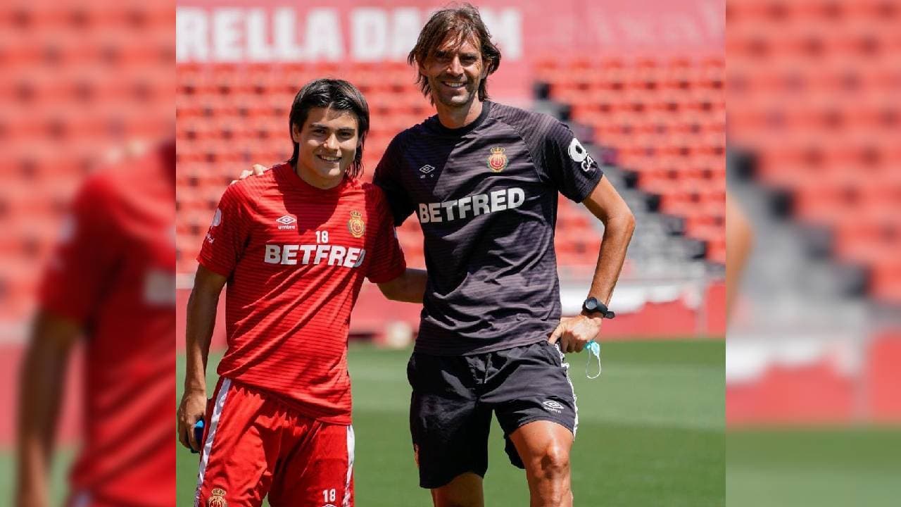 Nació en Durango el 18 de noviembre de 2004 y es hijo del argentino Diego Adrián Romero, quien jugara en el futbol mexicano. El prometedor atacante entró al terreno de juego al 84’ en la derrota ante los merengues.