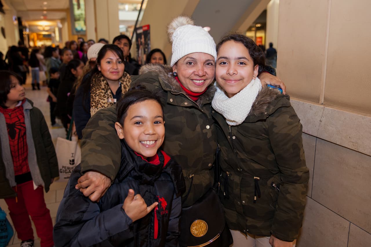 Aunque afuera estaba frío, la gente llegó por montones al Carnaval.