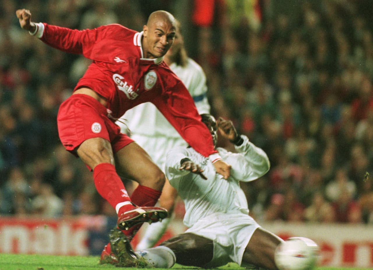 Stan Collymore: “He remitido al club una solicitud para ser traspasado. Pero déjenme decir que no quiero dejar el Leicester.”