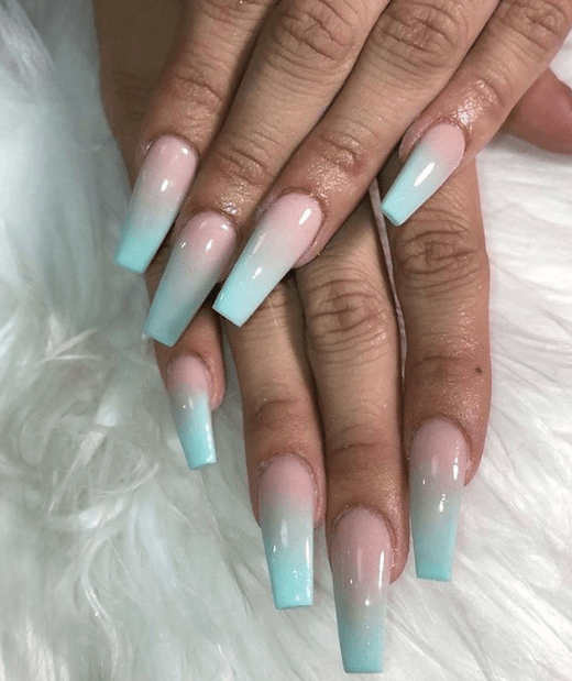 ¿Qué me dices de esta combinación? Parecen los tonos de un helado, pero en uñas se ven fantásticas: súper 'cute' y en vanguardia.