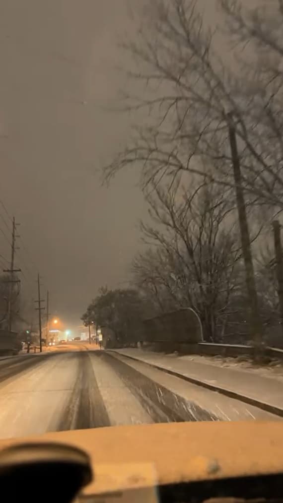 Así se veían algunas carreteras luego de la caída de nieve.