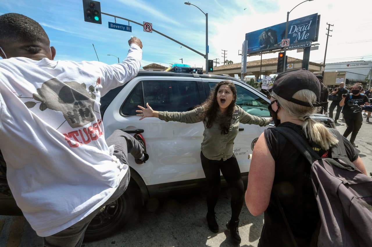 Algunas personas trataron de mantener los principios de la protesta en contra del racismo sistemático, pero no contra la ciudad.