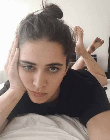 En redes sociales, Tessa se mantiene muy activa y comparte con sus más de 500 mil seguidores sus mejores fotografías, próximos proyectos y algunas imágenes de divertidos momentos con su familia, amigos y compañeros de trabajo.