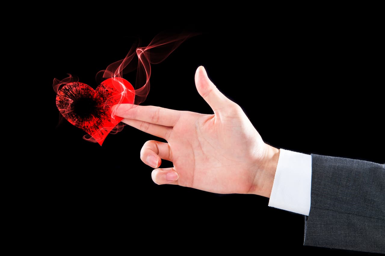 6. Trampa. ¿Alguna vez te ha culpado por su comportamiento, frialdad, infidelidad o indiferencia hacia tu persona? Si es así, muy probablemente tu matrimonio está llegando a una crisis profunda.