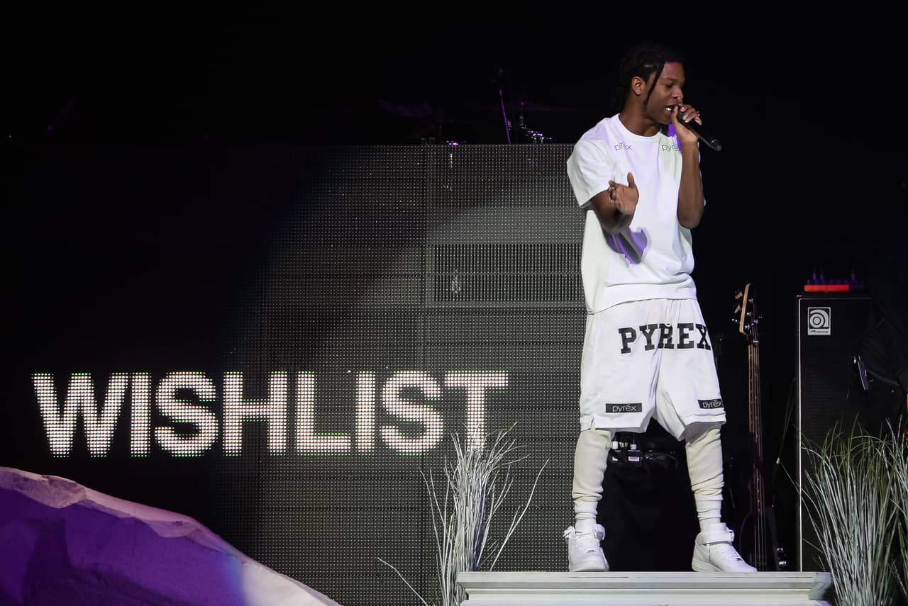 Durante el juicio,
<b> la persona que alega ser la víctima</b> en la pelea con el rapero, dijo a la corte que sufrió
<b> fracturas de costillas</b> y heridas en brazo y cabeza, informó CNN. A$AP Rocky aseguró que actuó en defensa propia.