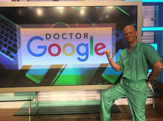 La hora más saludable comenzó, el Dr. Juan llegó para retar a Dr. Google.