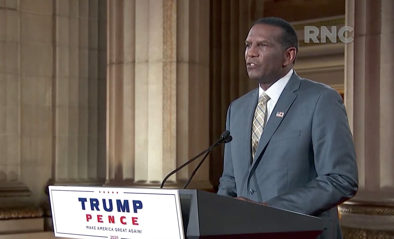 El exjugador afroestadounidense de la NFL Burgess Owens dijo que aspira ocupar un escaño por Utah en el Congreso porque "no necesitamos más políticos de carrera. Necesitamos más líderes como el presidente Trump, quien entiende las libertades que conforman la esencia de Estados Unidos".