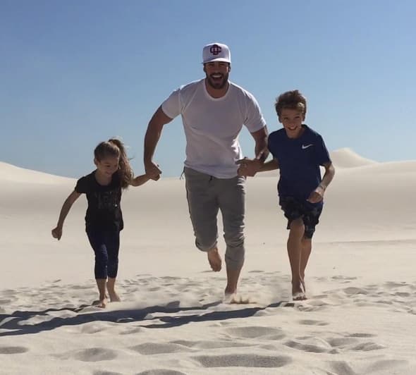 Comparten imágenes donde se les puede ver felices junto a sus hijos.