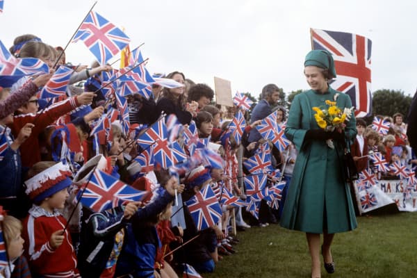 Esta imagen es de 1978, durante
<b>una visita con escolares de la reina a las Islas del Canal</b>, también dependencias de la corona británica.