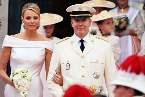 Mientras que en marzo de 2013 su hermano mayor, Andrea Casiraghi, tuvo un niño con Tatiana Santo Domingo, Sacha, que nació en Londres, donde reside la pareja.