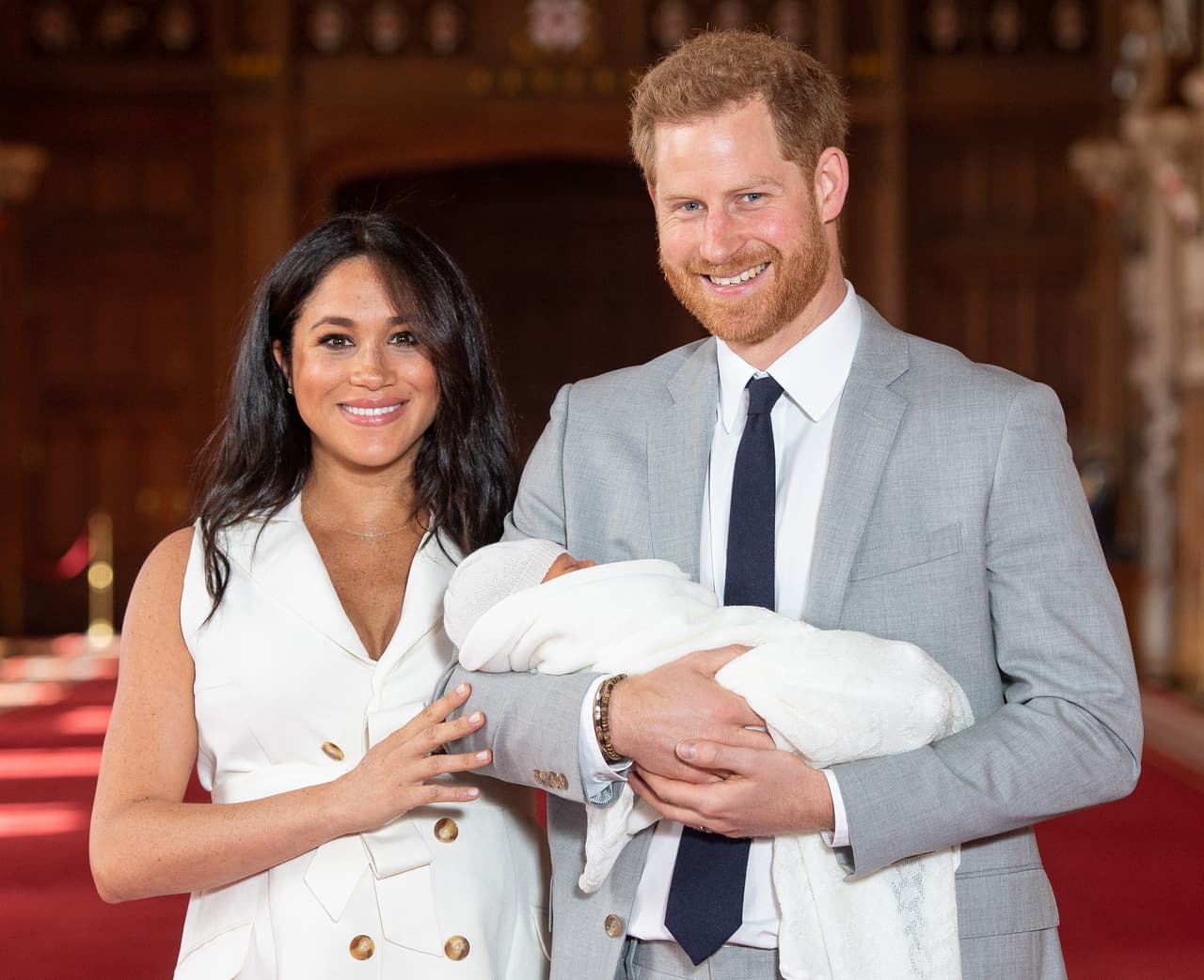 Contó que 
<b><a href="https://www.univision.com/famosos/se-llama-archie-como-el-comic-y-un-pariente-de-lady-diana-las-claves-del-nombre-del-bebe-de-meghan-y-harry">la llegada de Archie Harrison Mountbatten-Windsor </a></b>“ha hecho feliz a mucha gente” y que el pequeño aún es tranquilo.