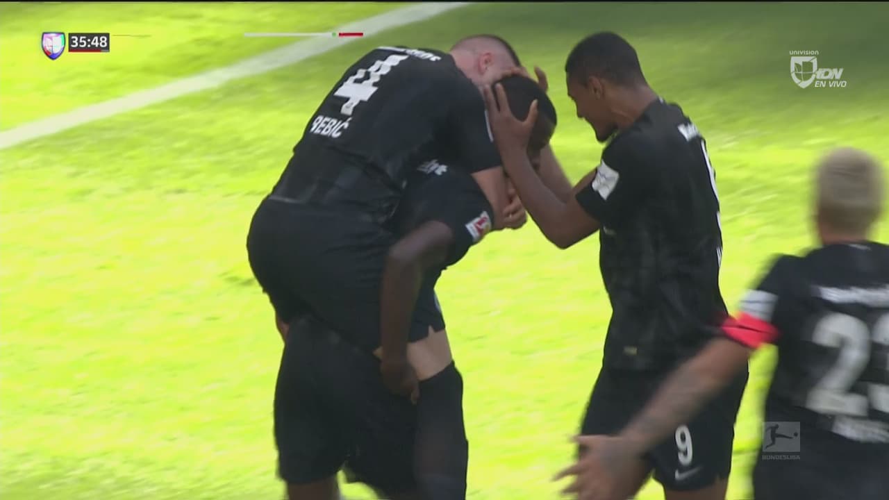 ¡Goool de Eintracht Frankfurt! N'Dicka abre el marcador ante Hannover