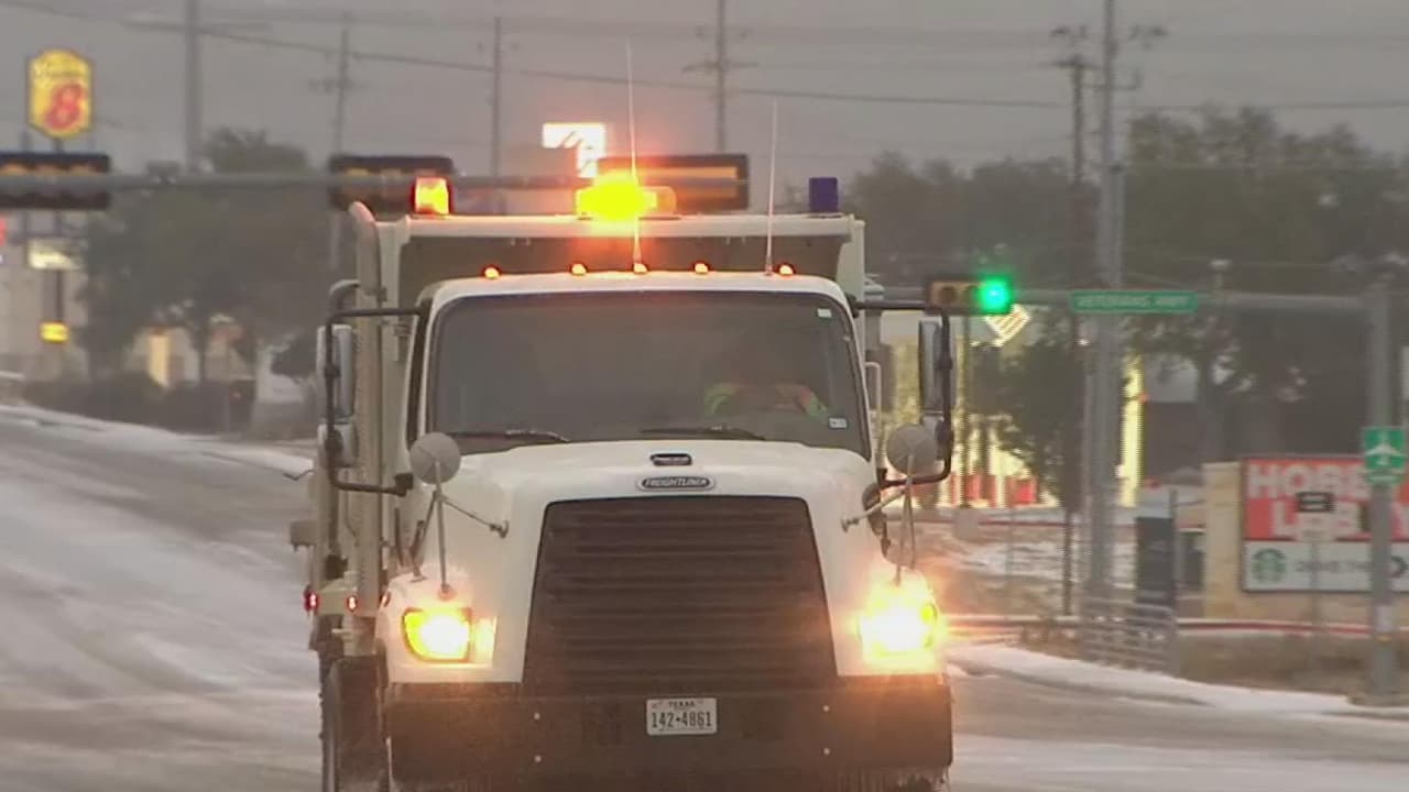 Reportan carreteras en Kerrville completamente congeladas