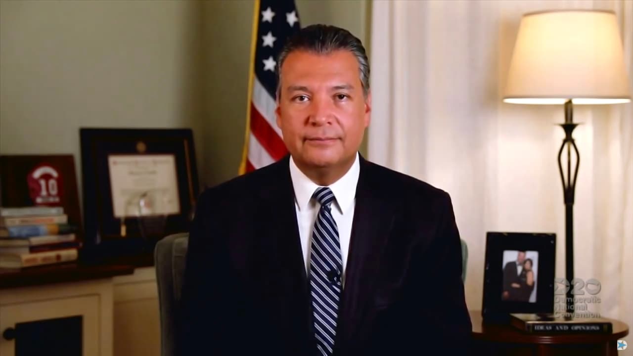El secretario de Estado, 
<b>Alex Padilla</b>, es reconocido por su defensa del voto ante los ataques del presidente Donald Trump.