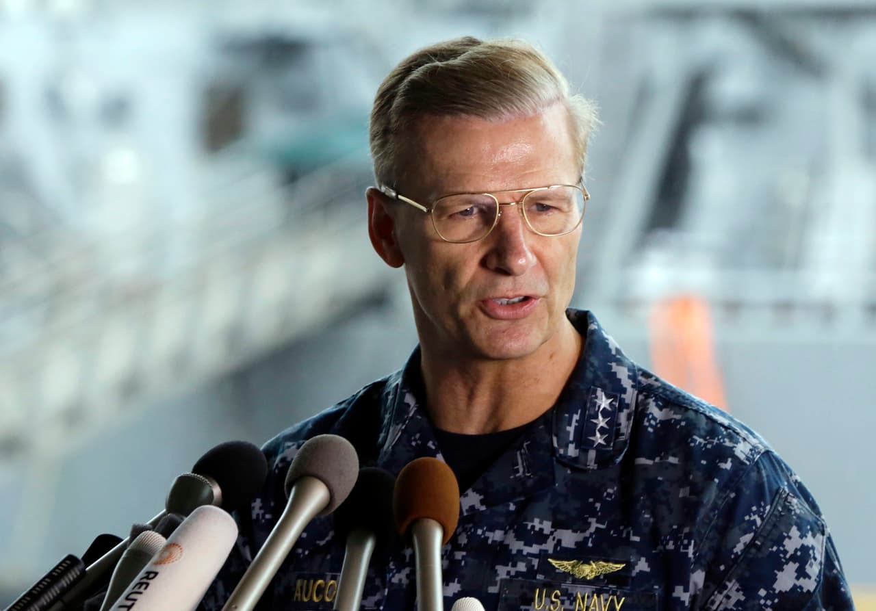 Vicealmirante de la Armada estadounidense, Joseph Aucoin, revelado de su cargo como comandante de la 7ma Flota de Estados Unidos