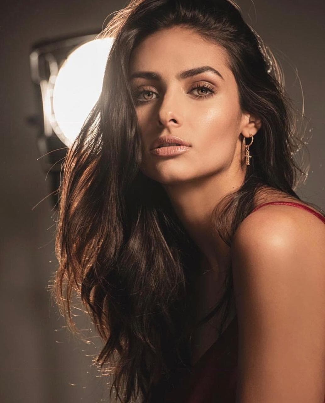 <b>Renata Notni</b>: actriz y modelo mexicana que debutó en Código postal.