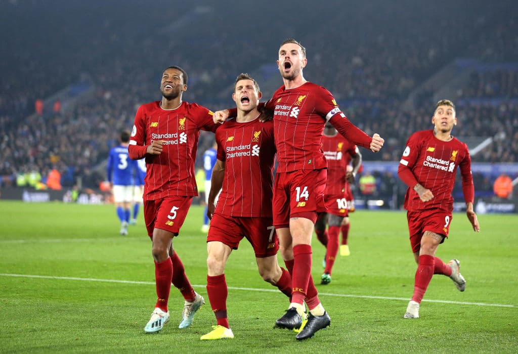 James Milner, Jordan Henderson y Georginio Wijnaldum, en el campo de Leicester.