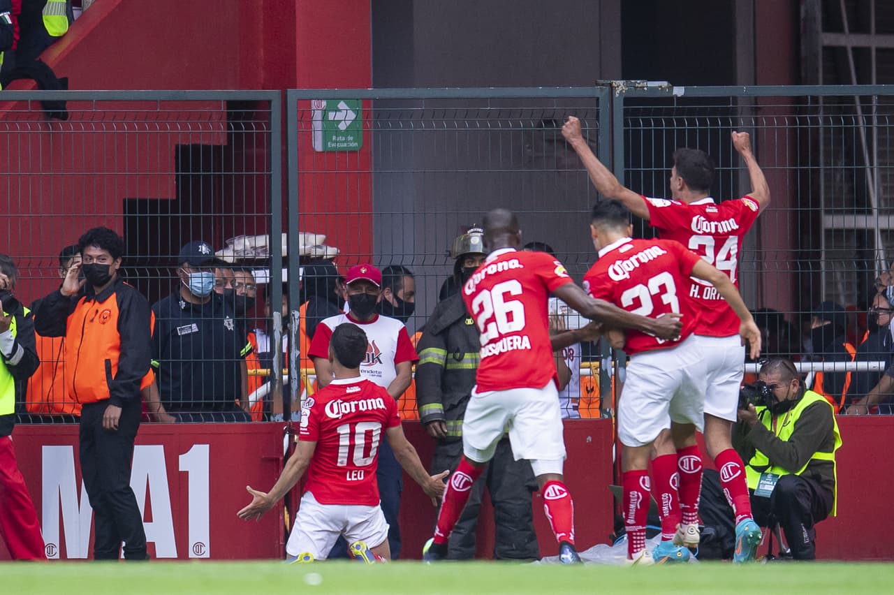 Toluca tardó cerca de media hora para abrir el marcador vía Leo Fernández. Los locales finalmente hacían efectivo su dominio en el marcador.
