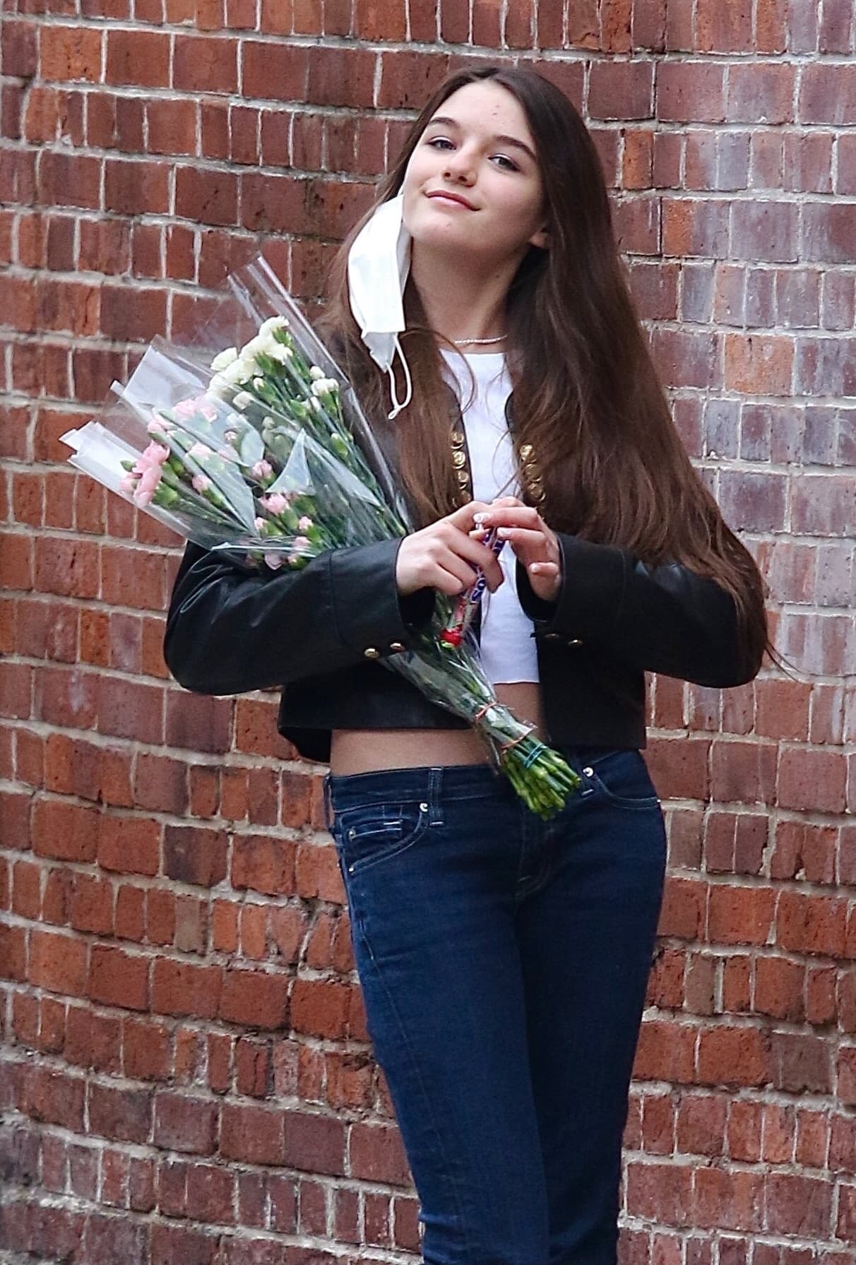 El 18 de abril de 2021 
<a href="https://www.univision.com/famosos/suri-cruise-hija-de-tom-cruise-y-katie-holmes-cumplio-15-anos-fotos">Suri cumplió 15 años</a> y lo festejó con una salida con sus amigos, en la cual disfrutó un helado y recibió flores.