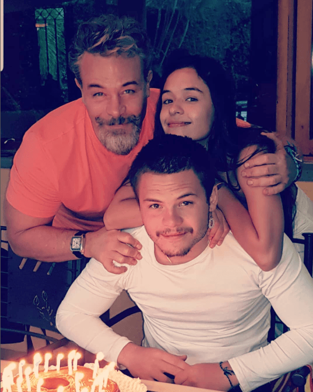 Sergio Sendel y sus hijos