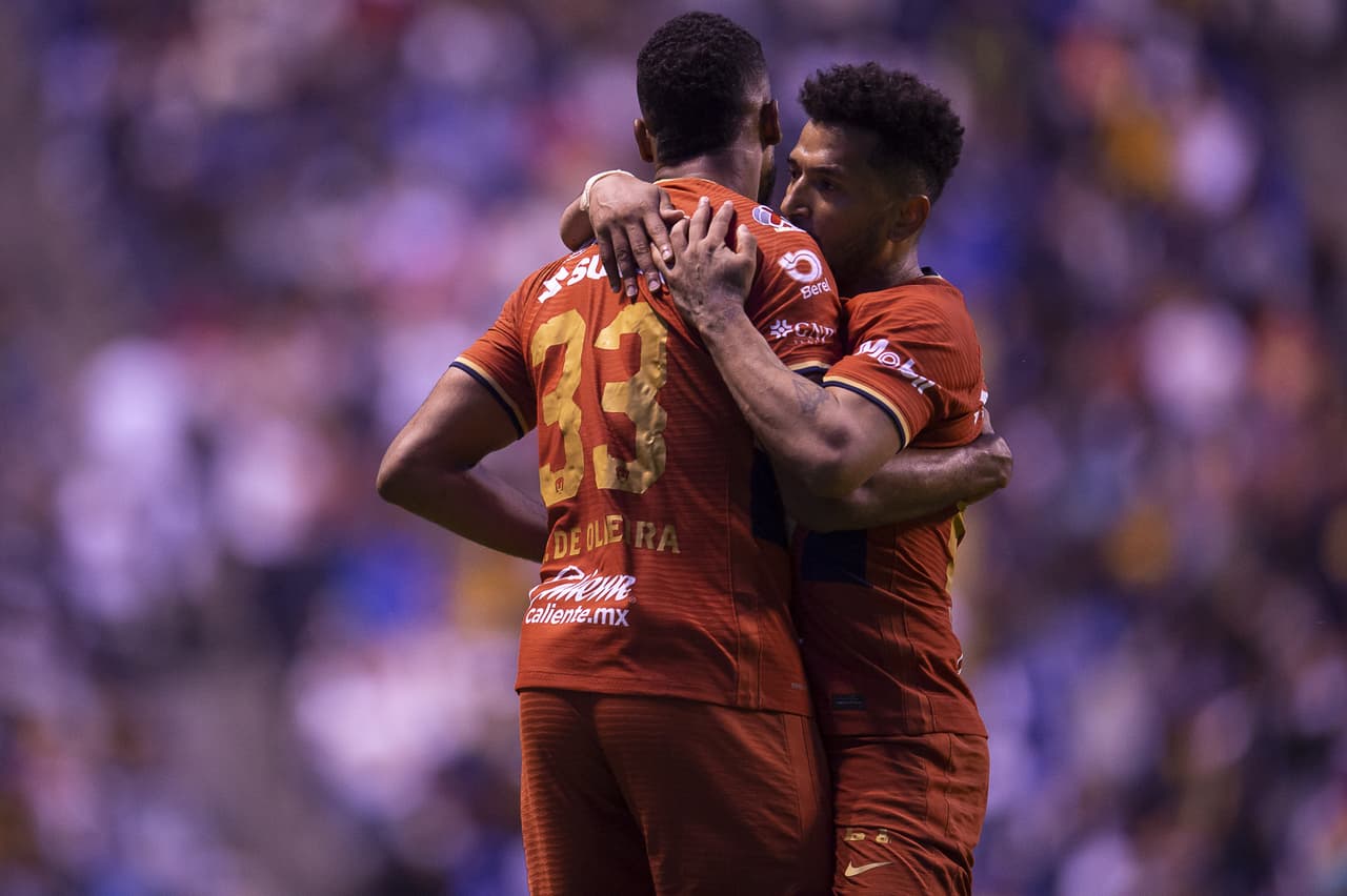 El goleador festejó junto a su compateriota Diogo.