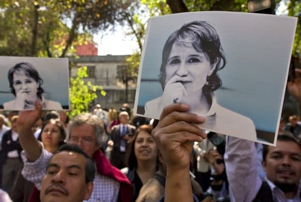 Aristegui pidió como condición que se rectificara lo que se había dicho sobre su salida, aludiendo a violaciones a la ética profesional.