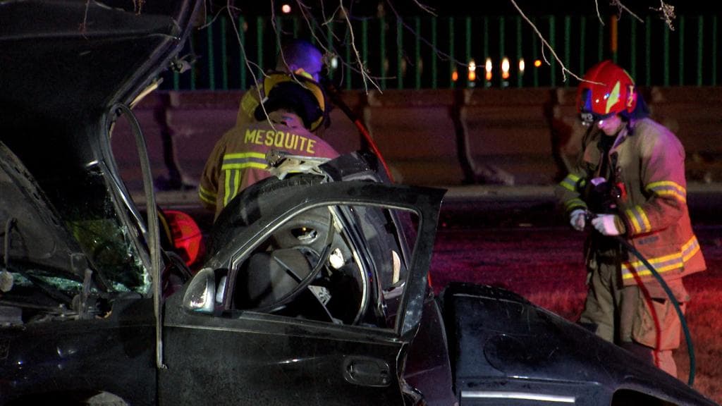 Mueren dos personas en aparatoso choque en la IH-30 en Mesquite