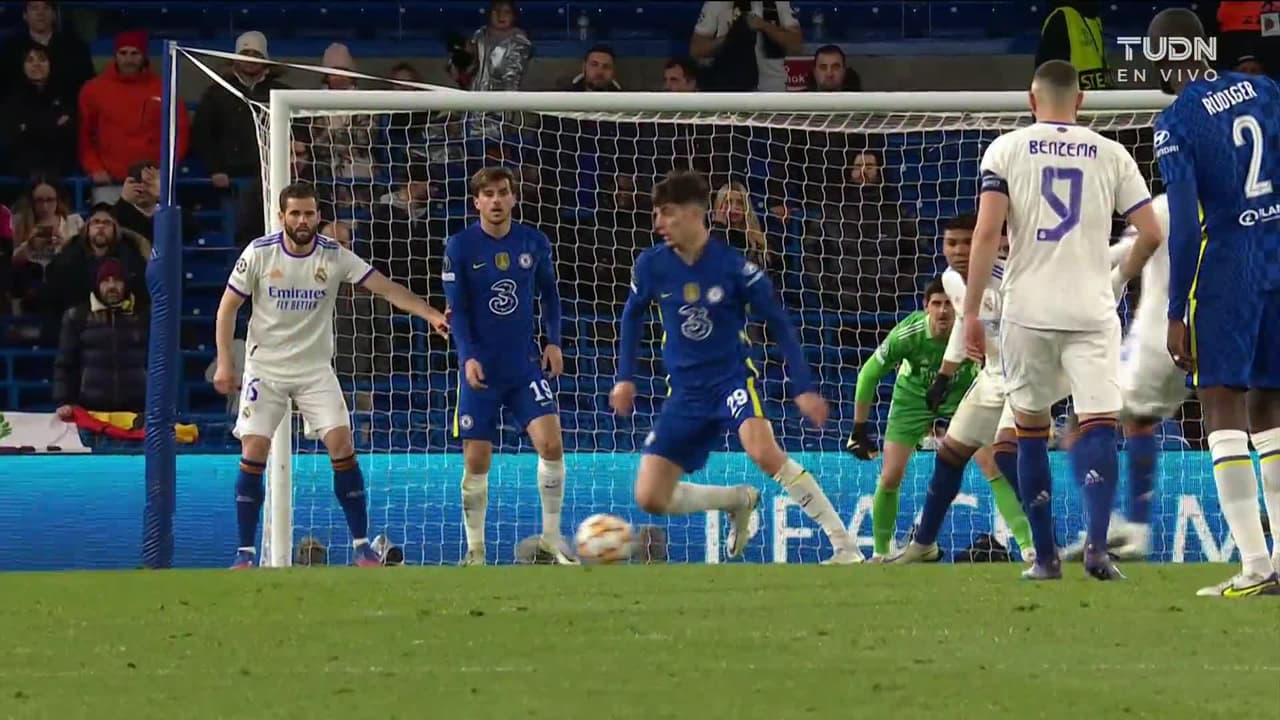 ¡TIRO ATAJADO! disparo por Kai Havertz.