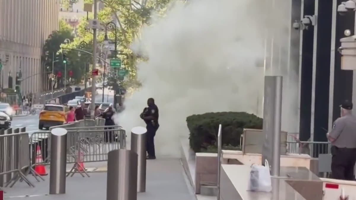 Detonan artefacto incendiario frente a las oficinas de ICE en Manhattan; hay un detenido