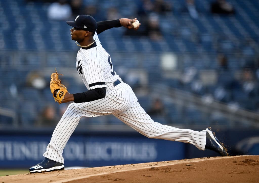 Por parte de los Yankees subió a la loma de las responsabilidades el dominicano Domingo Germán (1-0) quien se apuntó la decisión tras 5.0 innings de labor, en los que apenas le dieron un hit, toleró una carrera, dio cinco pasaportes y ponchó a siete.