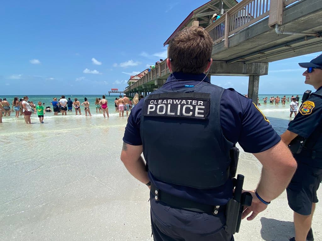 Las autoridades hacen un llamado a las personas que pescan a recoger los restos de sus implementos para evitar este tipo de accidentes con los animales e incluso con personas.