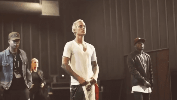 Será que esta polémica prenda formará parte de su nuevo video.