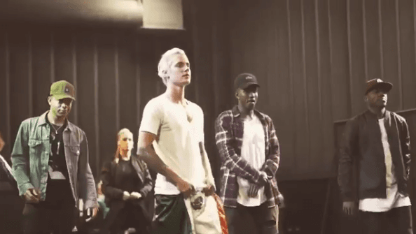 ¡Justin sólo recuerda que lo tuyo es la cantada y no el boxeo!