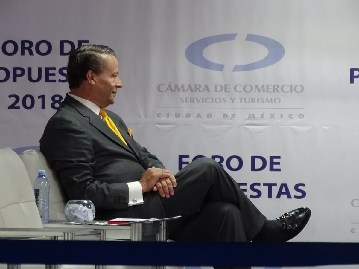 "[...] Me la presenté yo solo. La vi y dije: ¡de aquí soy! ¡Ya me vi! Le flirteé, me flirteó, hicimos contacto y nos dijimos nuestras cosas. Abierto, claro y transparente [...]", admitió Adame.