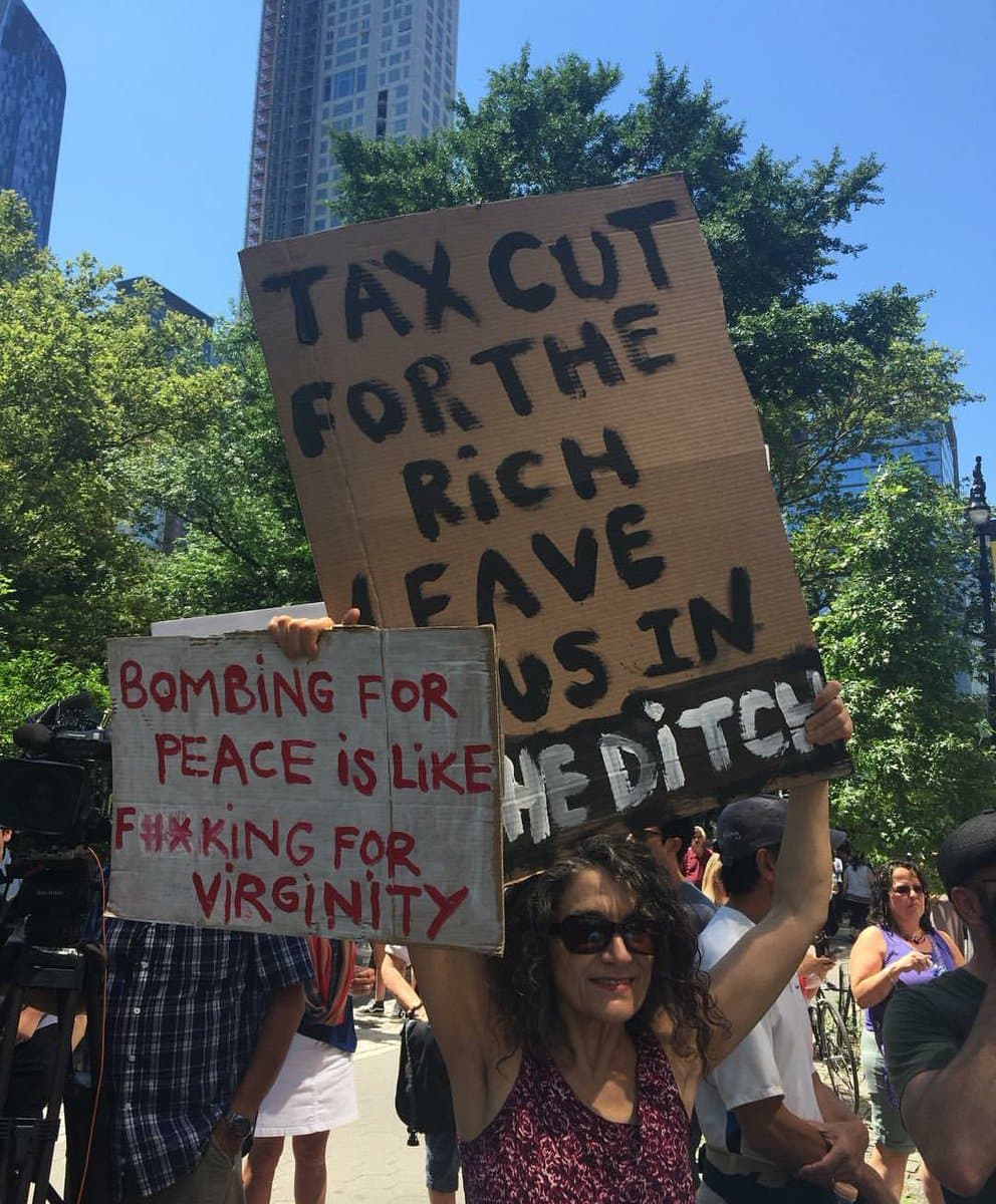 "Bombardear por la paz es como follar por la virginidad".