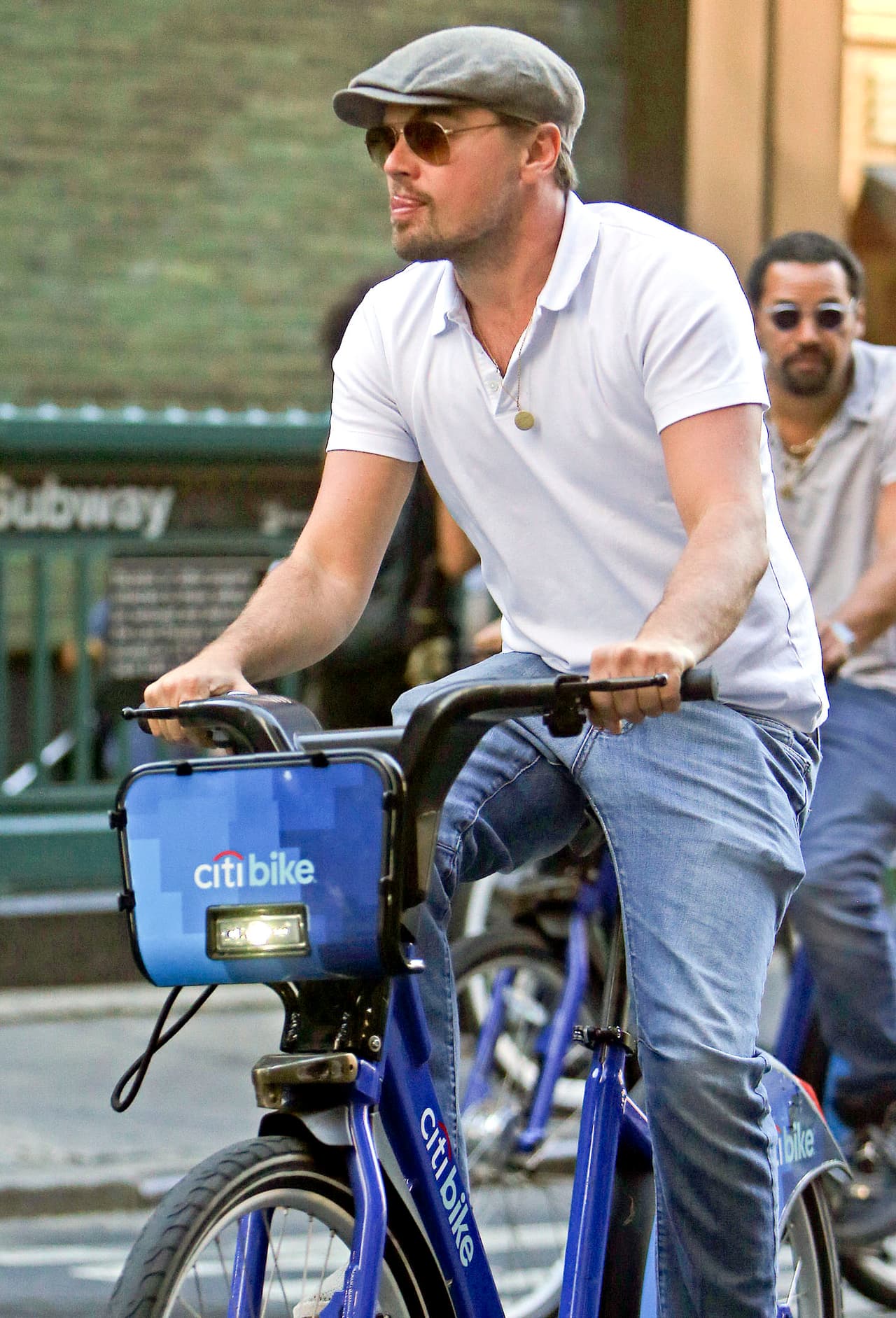 Se subieron a bicis públicas