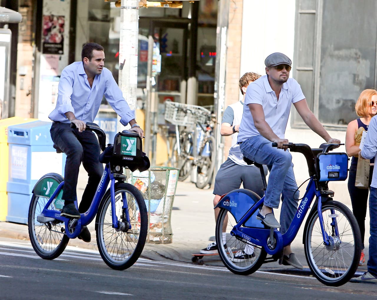 Leo pasó desapercibido entre los demás habitantes.