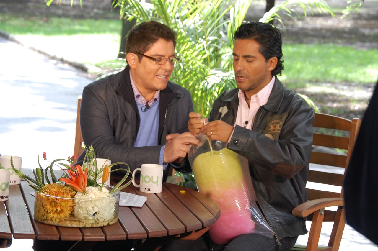 Los compañeros de Raúl aseguran que la pasan increíble al trabajar con él. Raúl es conocido por su sentido del humor.