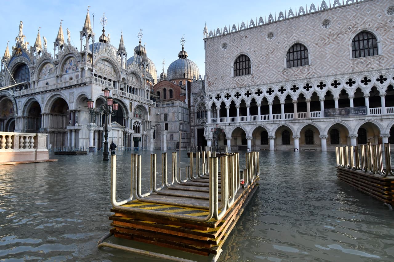 De los más de 31 millones de turistas que visitaron Venecia el año pasado, 20 millones pasaron solo un día y unos 11 millones y medio se alojaron en los 274 hoteles del centro histórico.