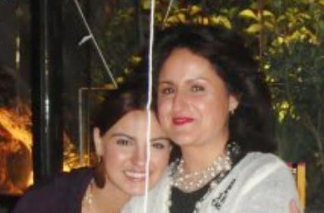 Maite Perroni siempre ha externado el orgullo y amor que siente por su madre, quien es 
<b><a href="https://www.univision.com/shows/el-gordo-y-la-flaca/sonrojada-por-un-comentario-de-raul-maite-perroni-cuenta-lo-dificil-que-fue-adaptarse-a-las-normas-por-la-pandemia-video">sobreviviente del cáncer de mama</a></b>. 
<br>