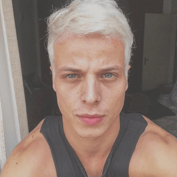 El modelo brasileño 
<b>Tales Cotta, de 26 años de edad,</b> falleció este 27 de abril luego de desmayarse en plena pasarela, en el marco de la Semana de la Moda de Sao Paulo.