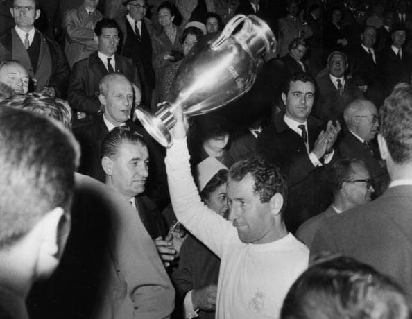 La siguiente generación, liderada por Gento, fue la del 'Madrid ye-yé' (1964-1971) que se abrió paso entre los ídolos del 'Madrid de Di Stefano' en la década del 60. Lograron 6 títulos (4 Ligas, una Copa del Generalísimo –hoy Copa del Rey– y una Copa de Europa).