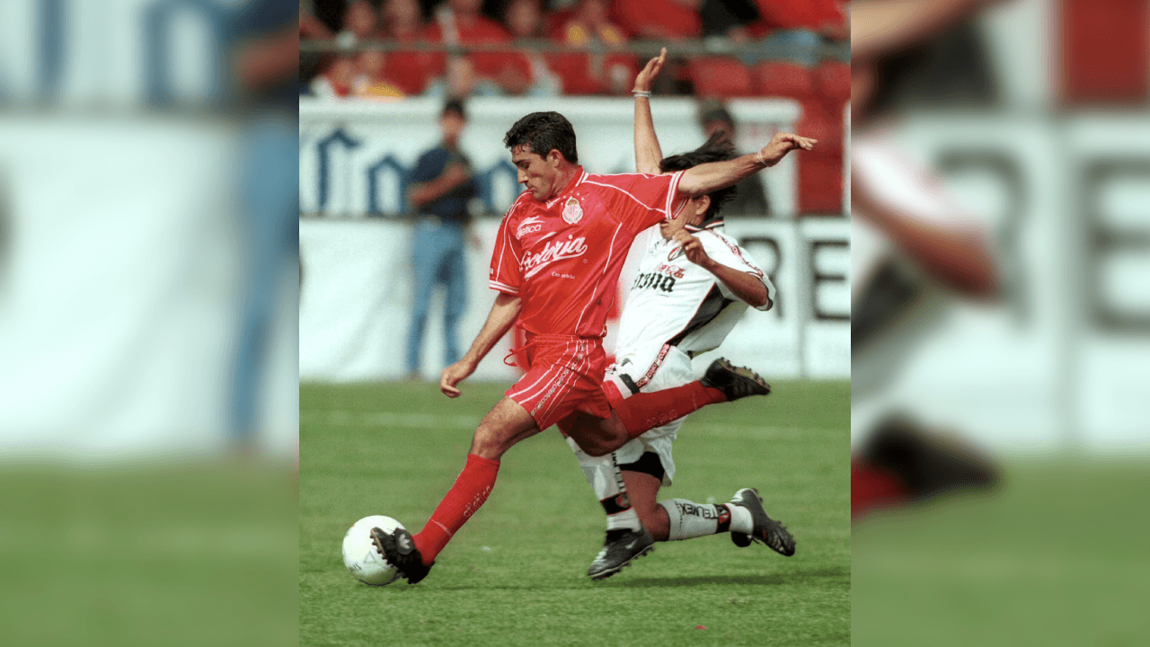 <b>1.- Mesurado</b>
<br>- Dentro y fuera del campo, una de sus características fue la mesura, pues siempre tuvo la mejor conducta posible en los dos lados de la moneda.