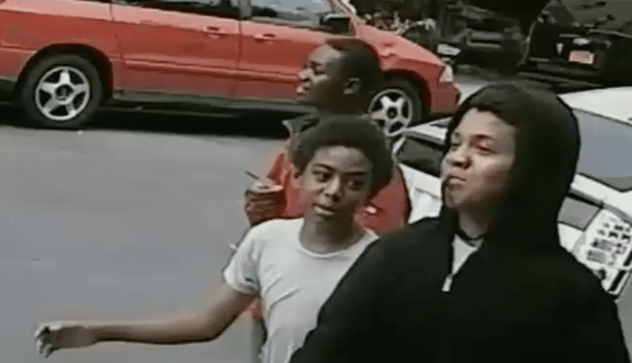 Para robarle 40 dólares este trío golpeó a una mujer de 58 años en Brooklyn
