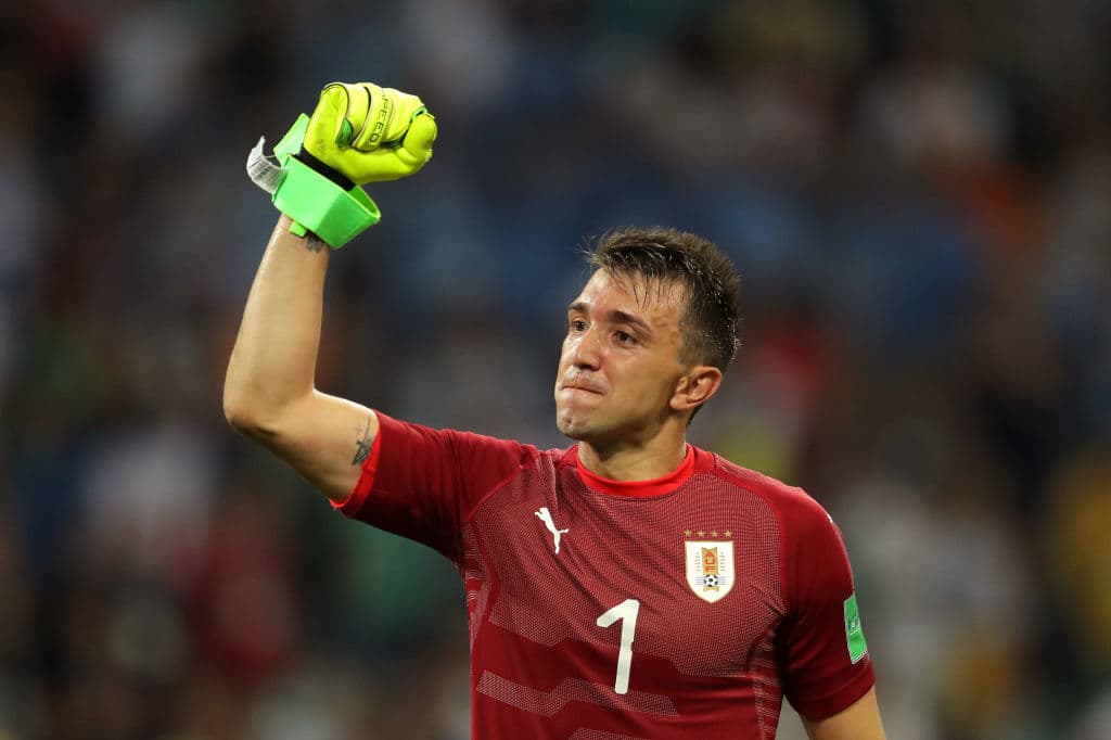 <b>Fernando Muslera</b> (arquero). A sus 32 años es el arquero titular de la Celeste. Juega para el Galatasaray de Turquía.